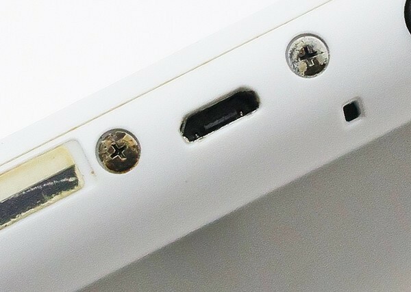 Playstation vita PCH-2000ZA22 Glacier White Japan Console with charger