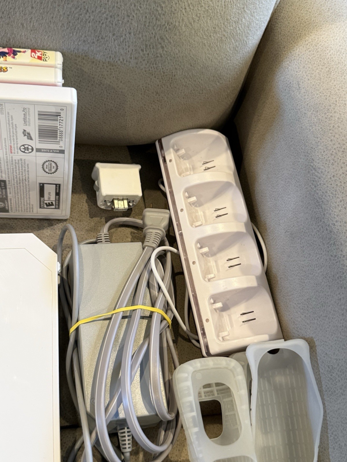Nintendo Wii Console Bundle 5 Motion Plus Remotes Games Cables Sensor Bar