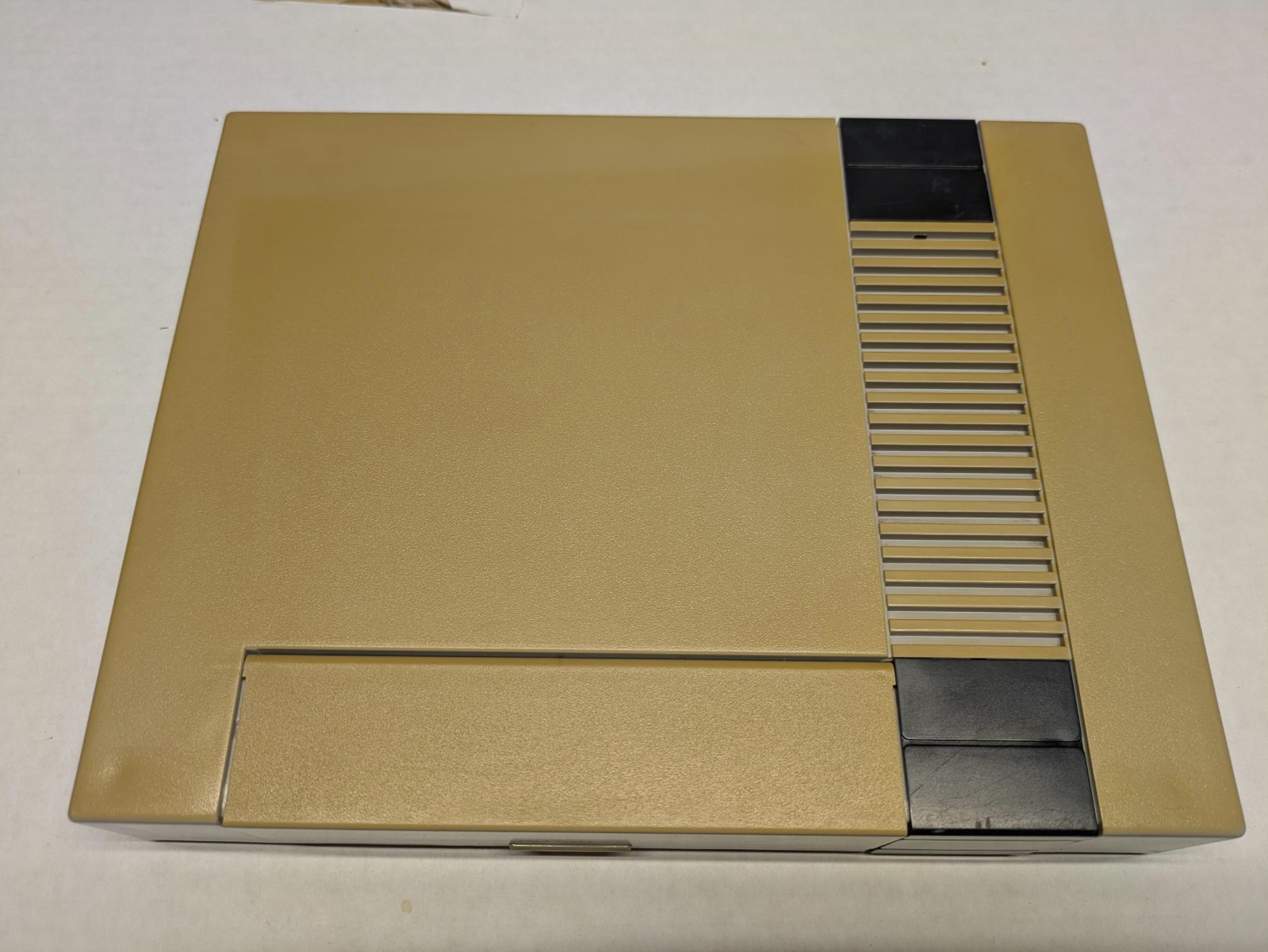 Nintendo NES Console. New Caps, Regulator, & OEM 72 Pin **Guaranteed** Yellowed