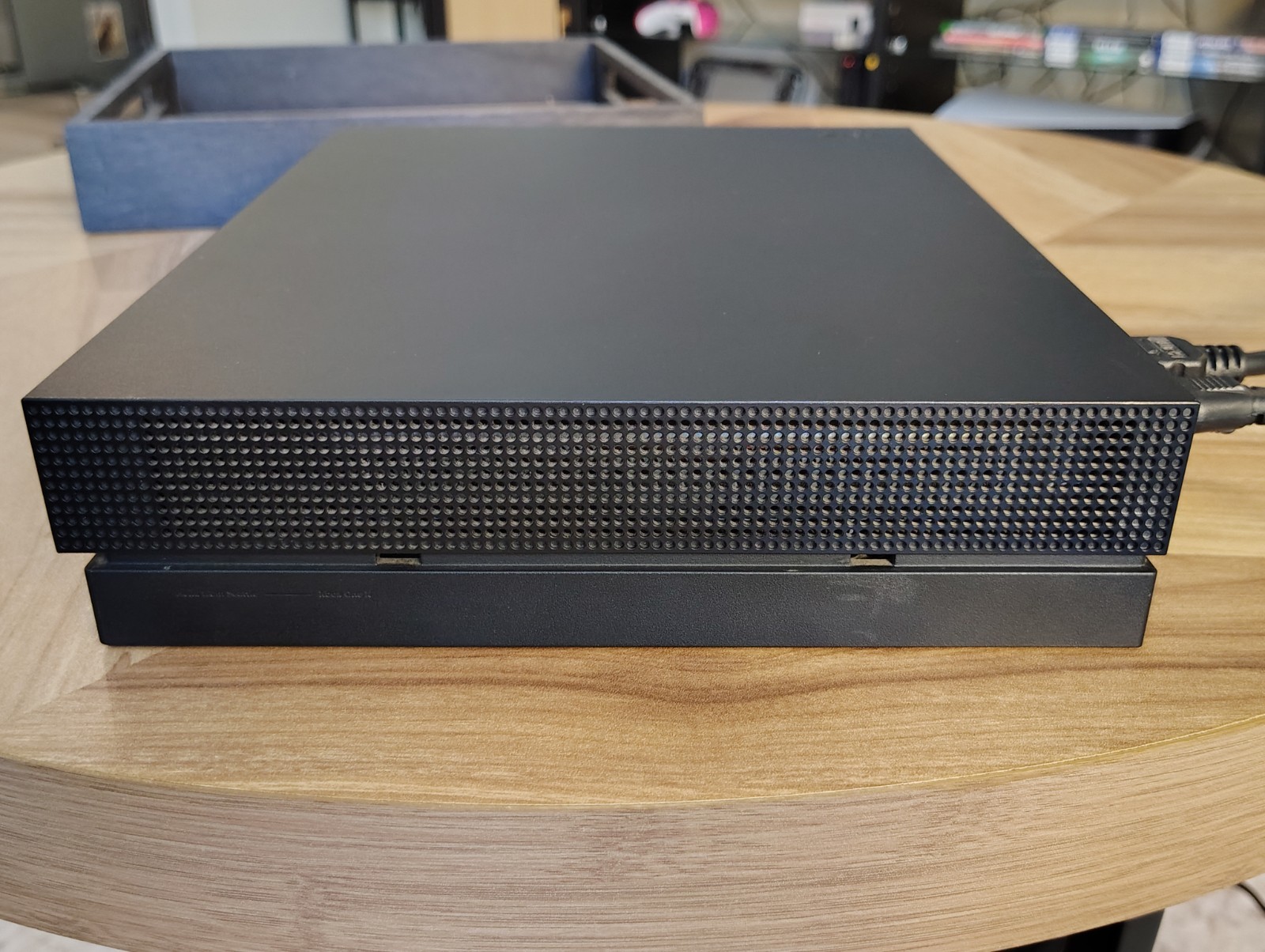 Microsoft Xbox One X 1TB – Model 1787 – With Original Box Working & Reset LOOK
