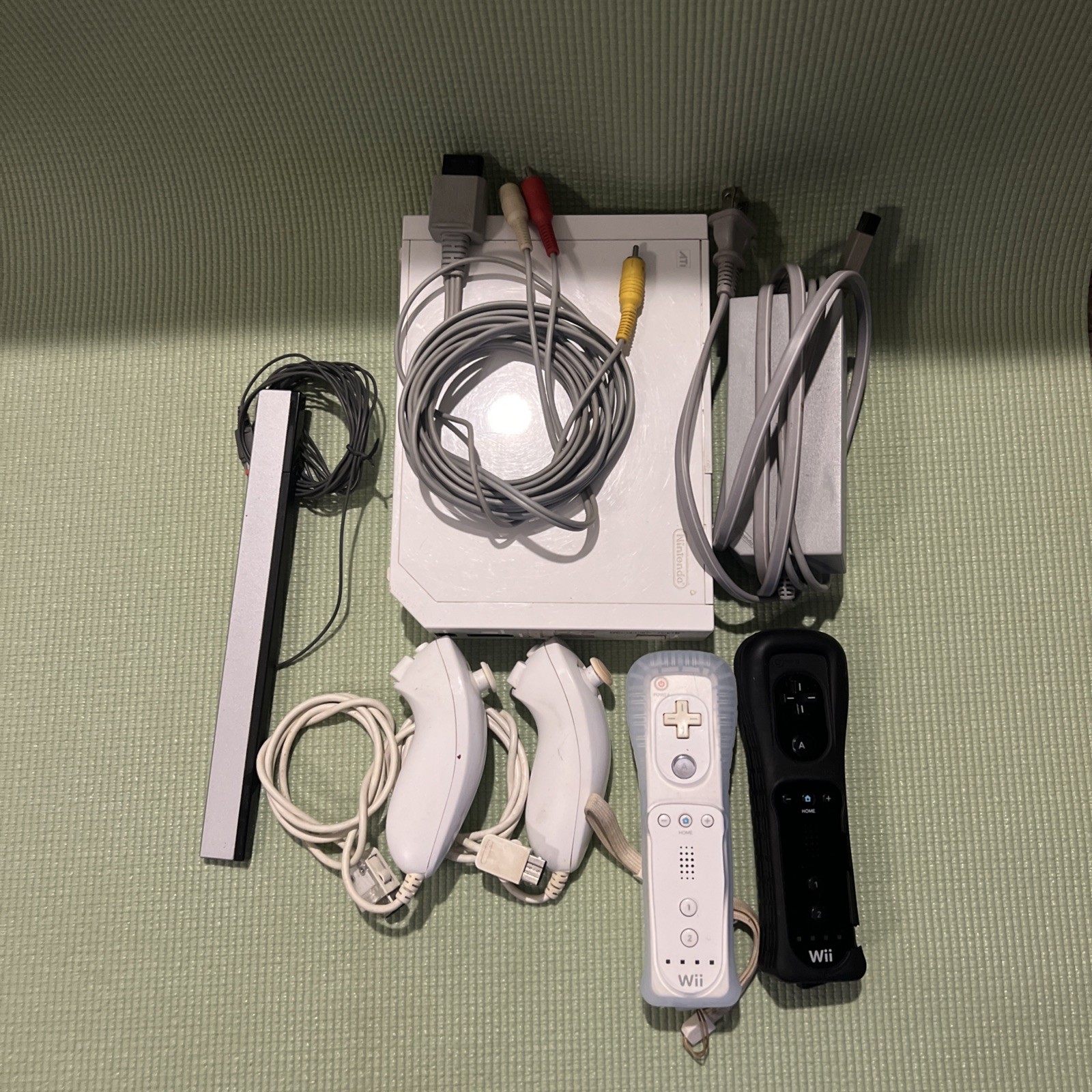 Nintendo Wii Console Bundle With Mario & Sonic all tested and working