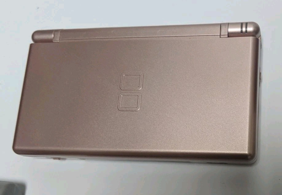 Nintendo DS Lite Console Metallic Rose Pink w/ Games SUPER CLEAN LIGHTLY USED