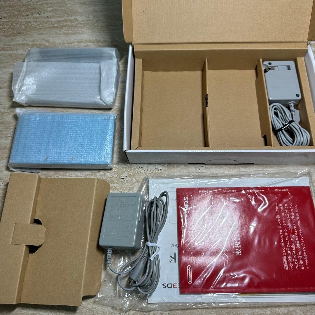 Nintendo 3DS Light Blue Console Boxed Complete Set 6577