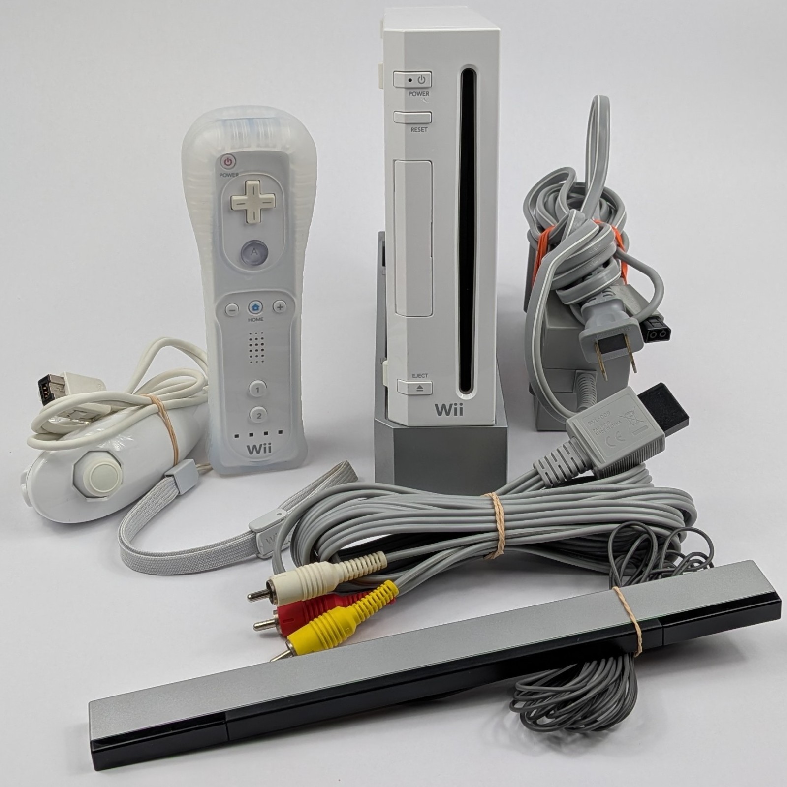 Nintendo Wii Console Bundle RVL-001 Plays Complete GameCube w/Cables Remote A
