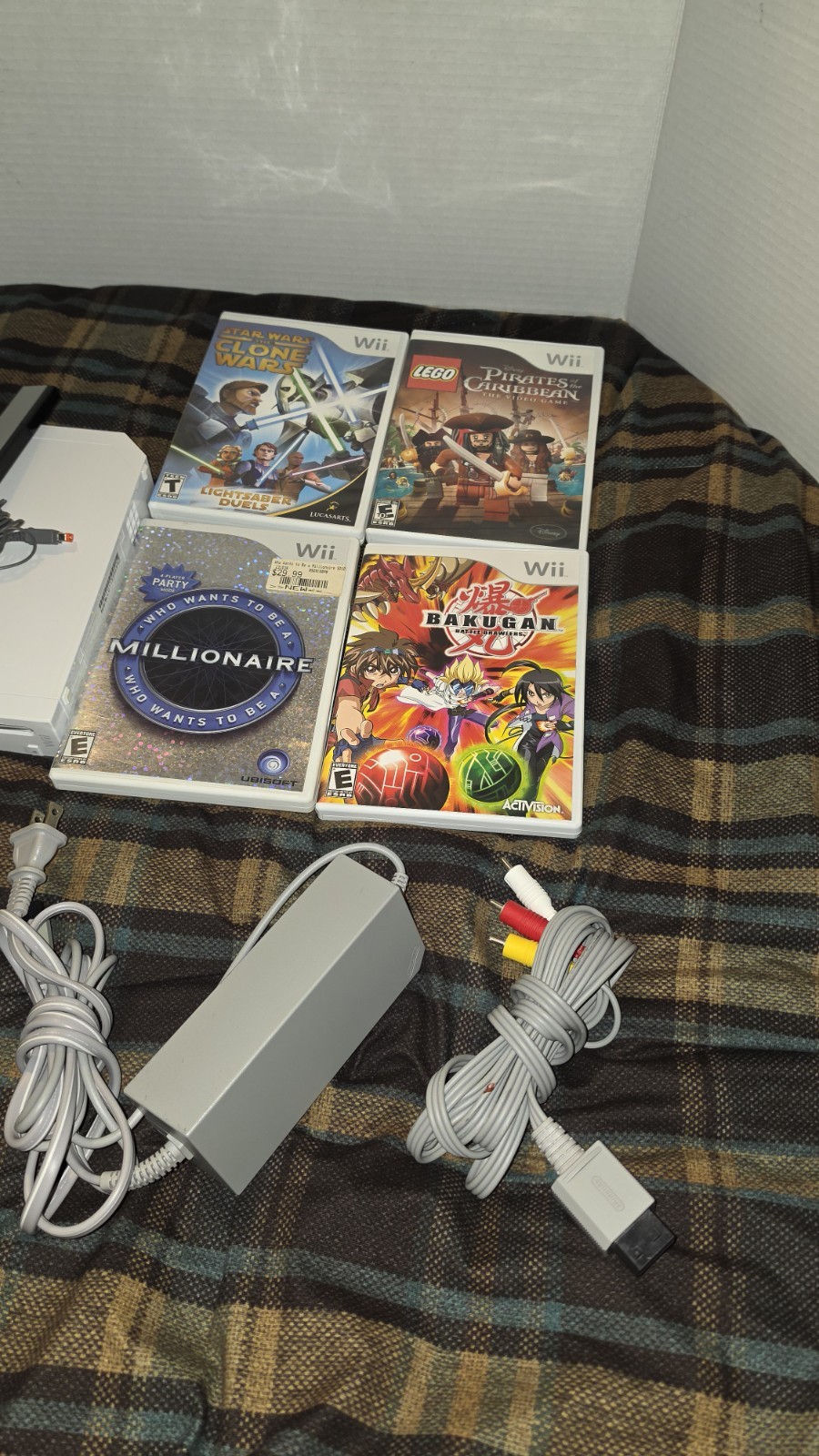 Nintendo Wii RVL-001 512 MB Home Console – White Bundle with 4 Games