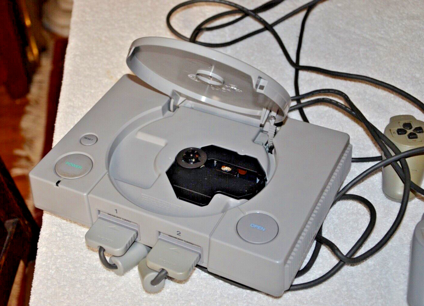 SONY PLAYSTATION 1 ONE PS1 CONSOLE WITH qty 2 Sony controllers