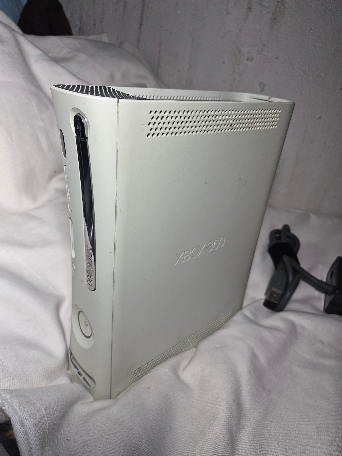 Microsoft Xbox 360 Pro 20GB Console – Matte White