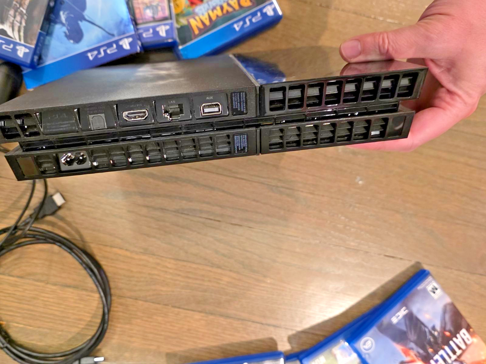 Sony PS4 500GB Console Bundle w/ Controller & 12 Games CUH-1115A Tested