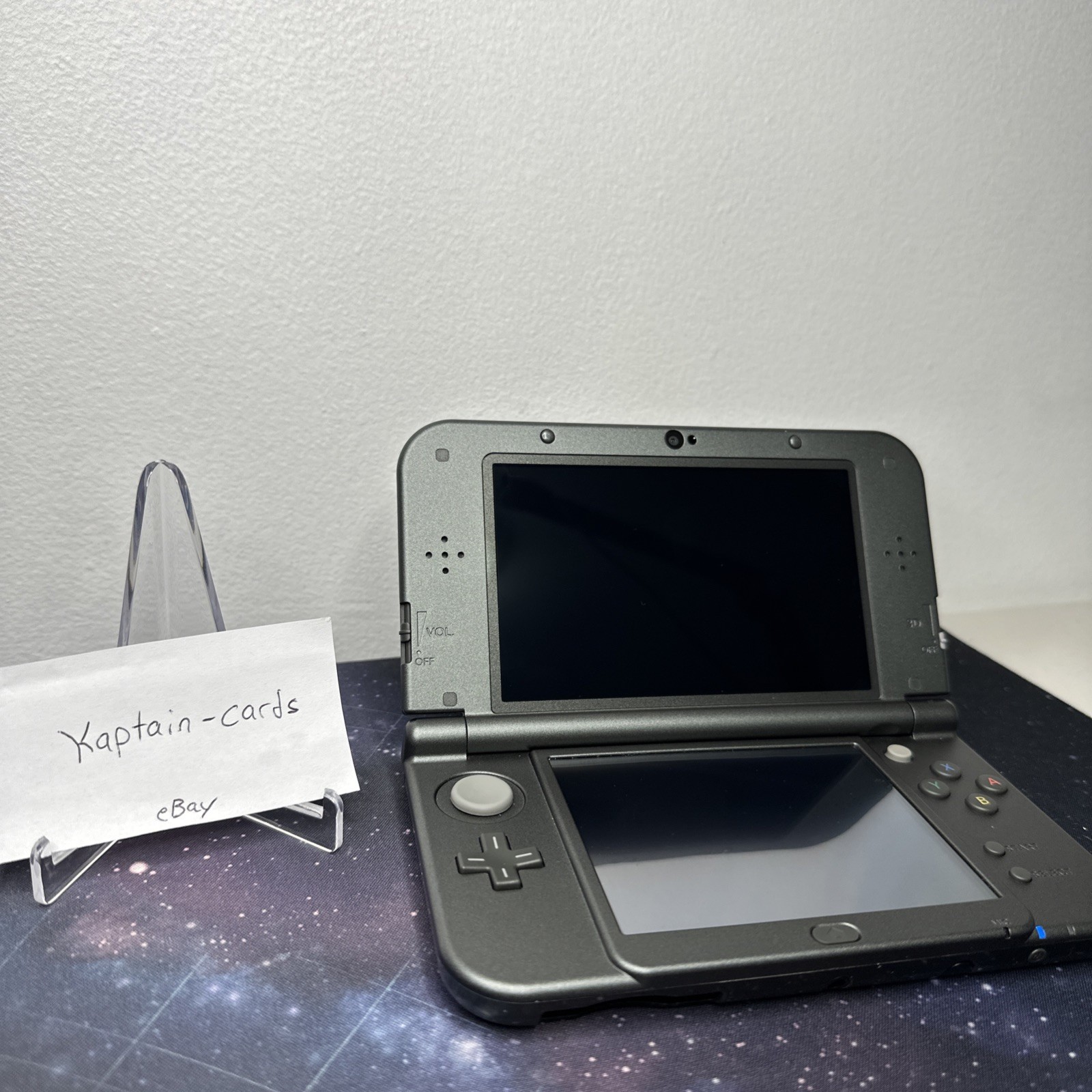 Nintendo New 3DS XL – Metallic Black – Excellent Condition – 512gb SD included