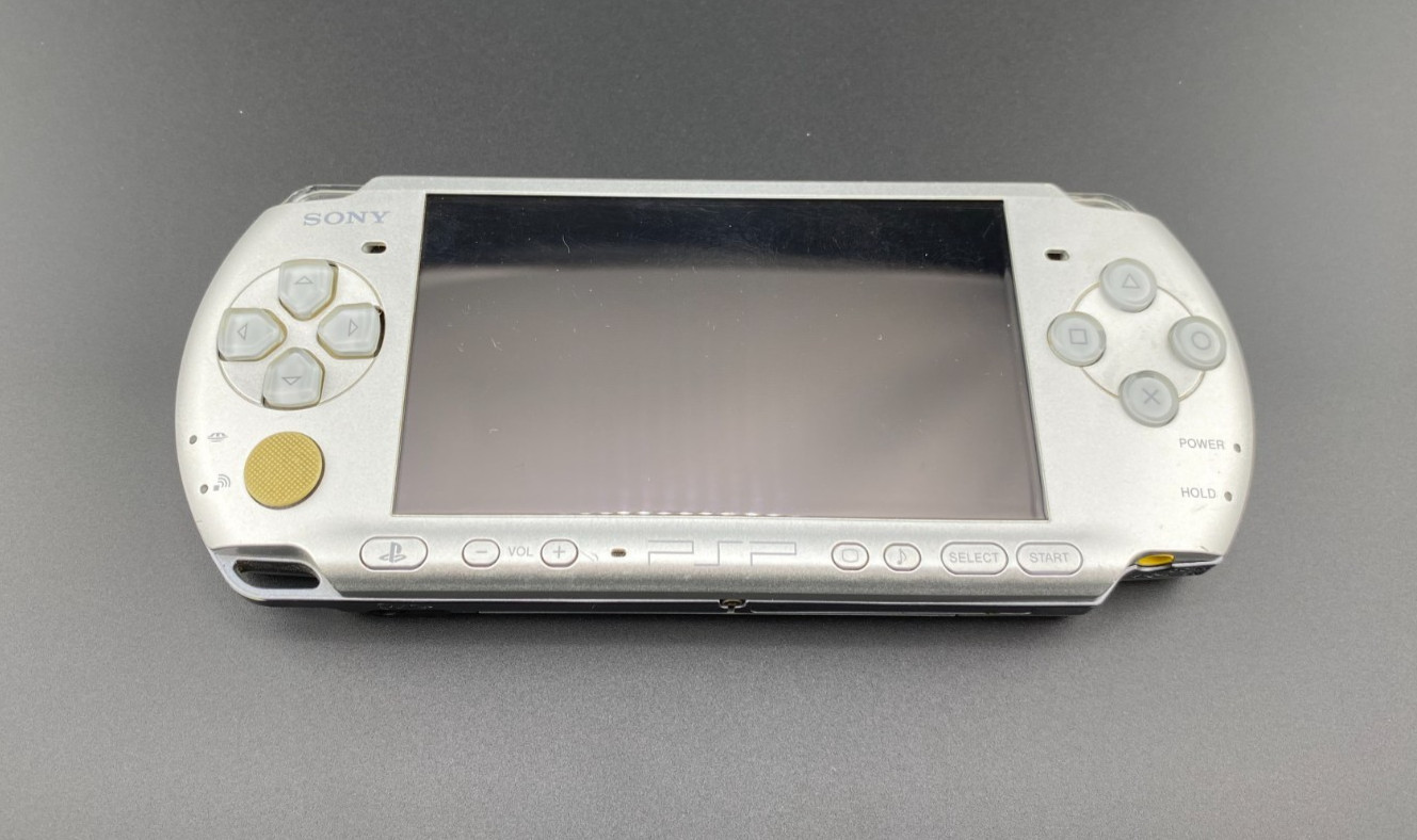 Sony PlayStation Portable PSP Handheld Console (PSP-3001) Ratchet & Clank in Box