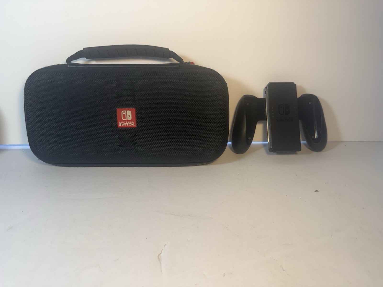 Nintendo Switch Bundle with 1 Game and 128 Gb SD Card Excellent Condition