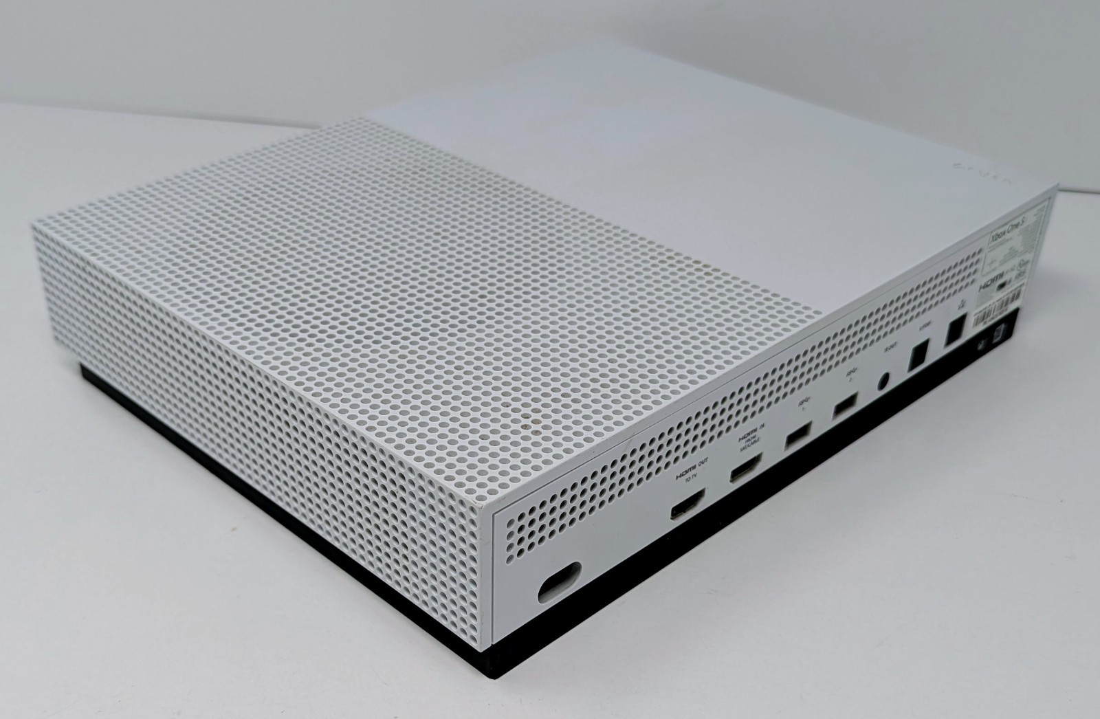 Microsoft Xbox One S 1 TB White Console Bundle w/ Cars 3 Driven To Win – Tested!
