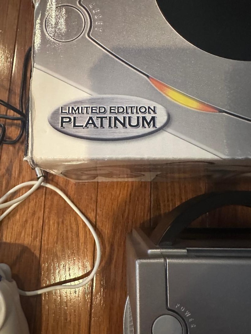 Nintendo DOL-101 GameCube Platinum Silver Console With Box.