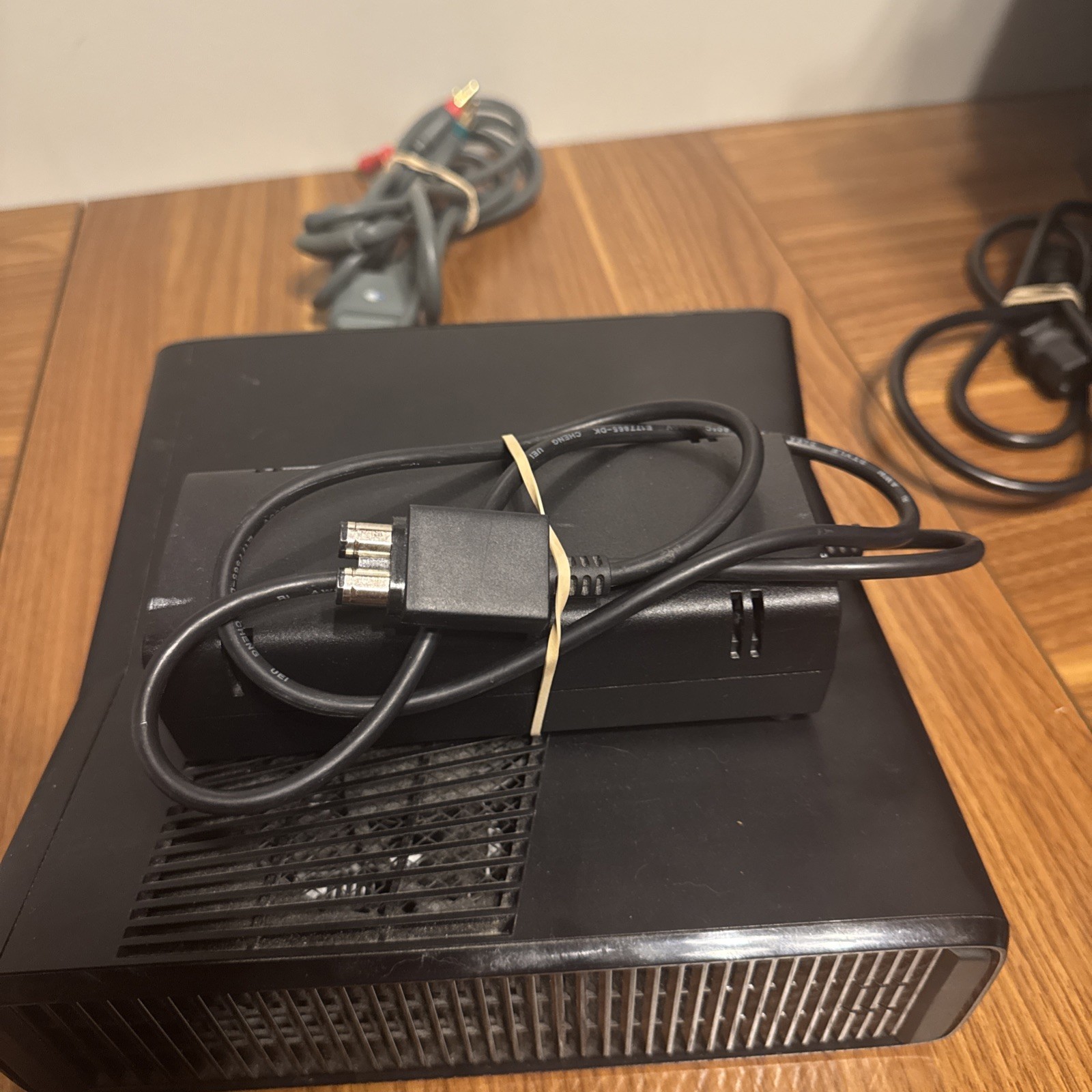 Xbox 360 Slim 4GB Black No Controller Tested and Working Come with Cords & Game