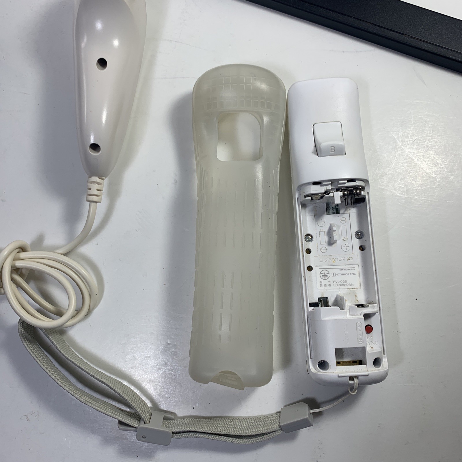 Nintendo Wii Console Bundle Model RVL-001 White USA 2006 Tested And Working
