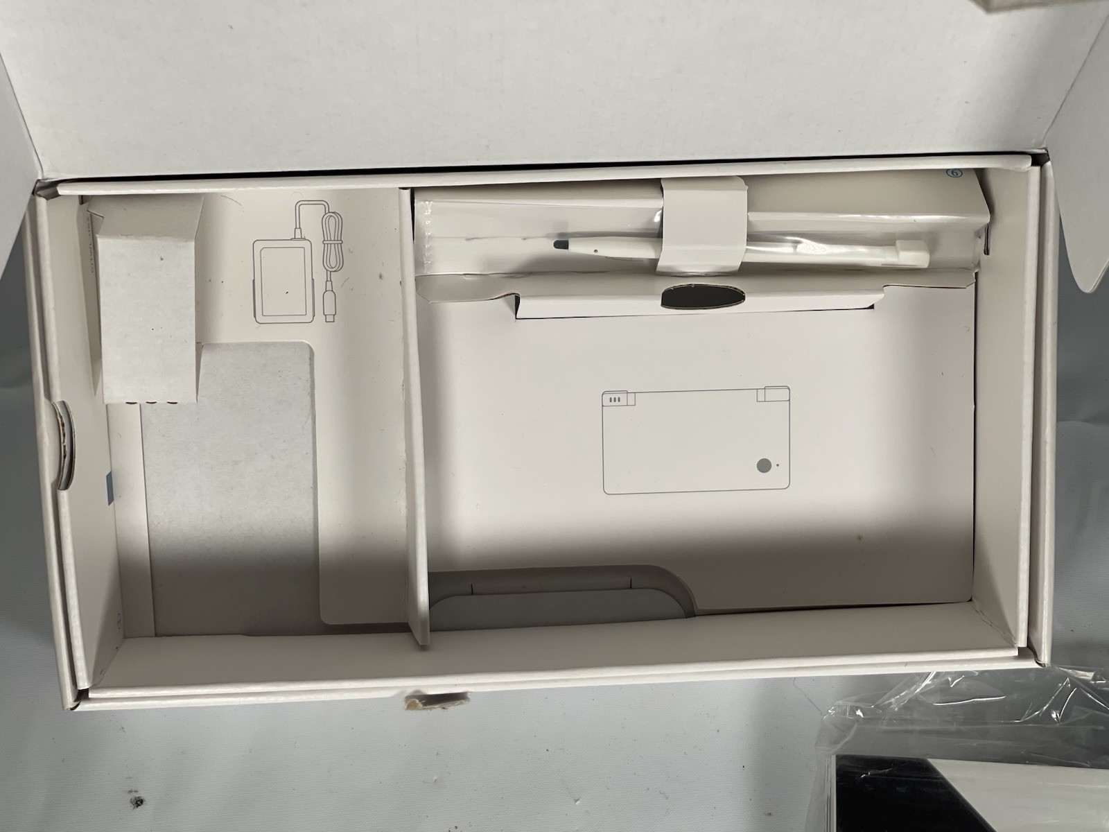 Nintendo DSi White Console in Original Box