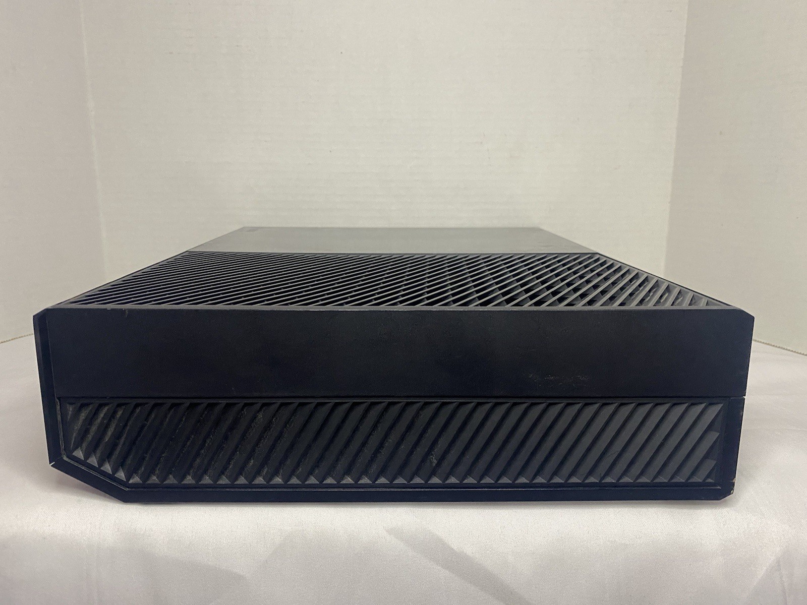 Microsoft original Xbox One console only 500GB – (1540) – Black – Tested/works