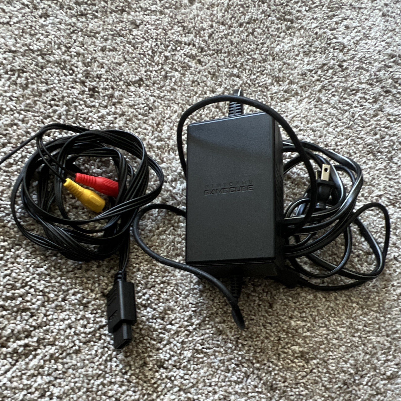 Nintendo GameCube DOL-001 Blk Console NTSC-U/C w/ Controller + 512MB Memory Card