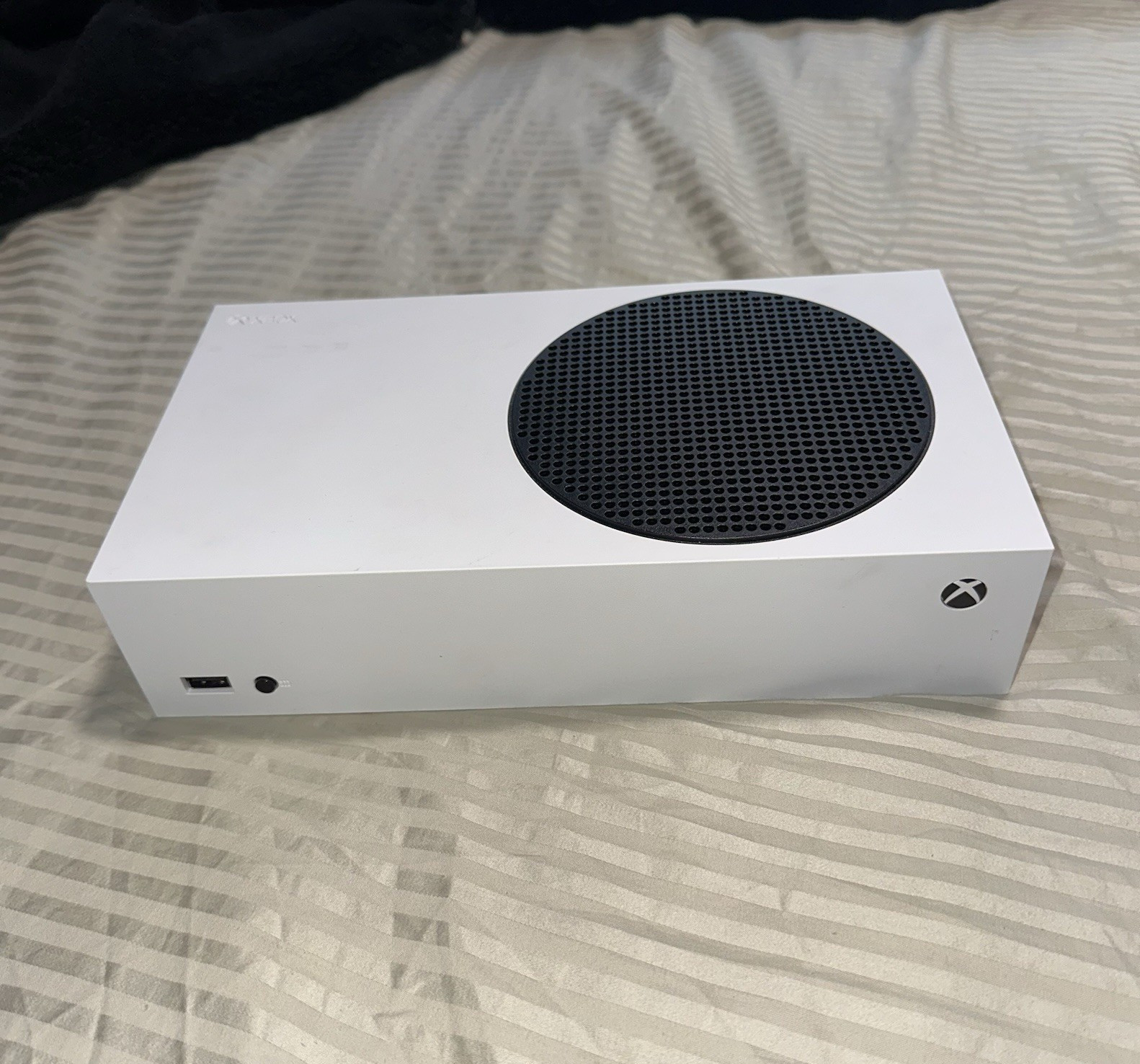 Microsoft Xbox Series S Home Console – White/Black HDMI USB-A Ethernet