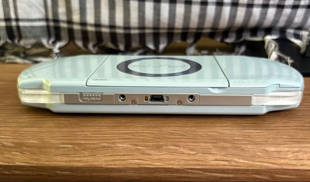 Sony PlayStation Portable PSP 2000 Console Felicia Blue Box Memory Stick USED