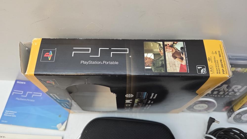 Sony PSP-2001PB/98510 Playstation Portable Black w/ Original Box Bundle