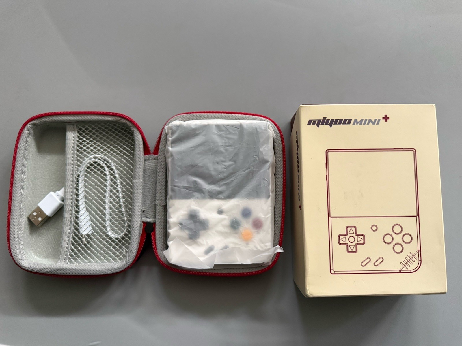 Miyoo Mini Plus Handheld Game Console 3.5-inch White with Case