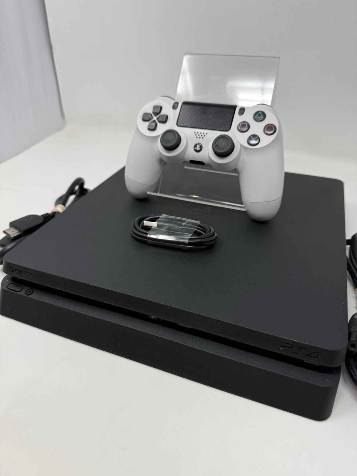 Sony PlayStation 4 Slim 500GB Console Bundle NEW THERMAL PASTE (Firmware 10.50)