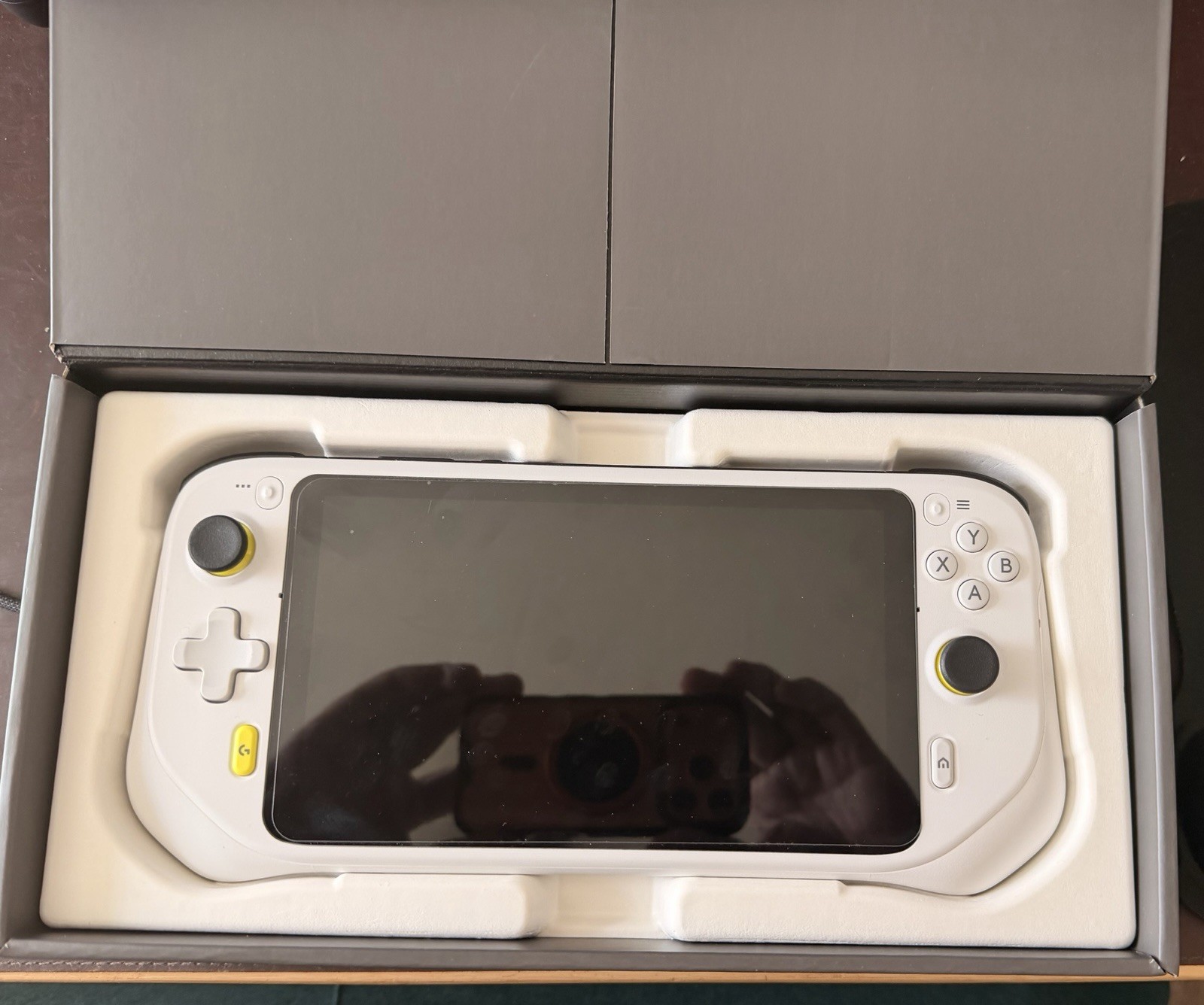 Logitech G Cloud Handheld Gaming Console System White Wi-Fi Capability USB-C