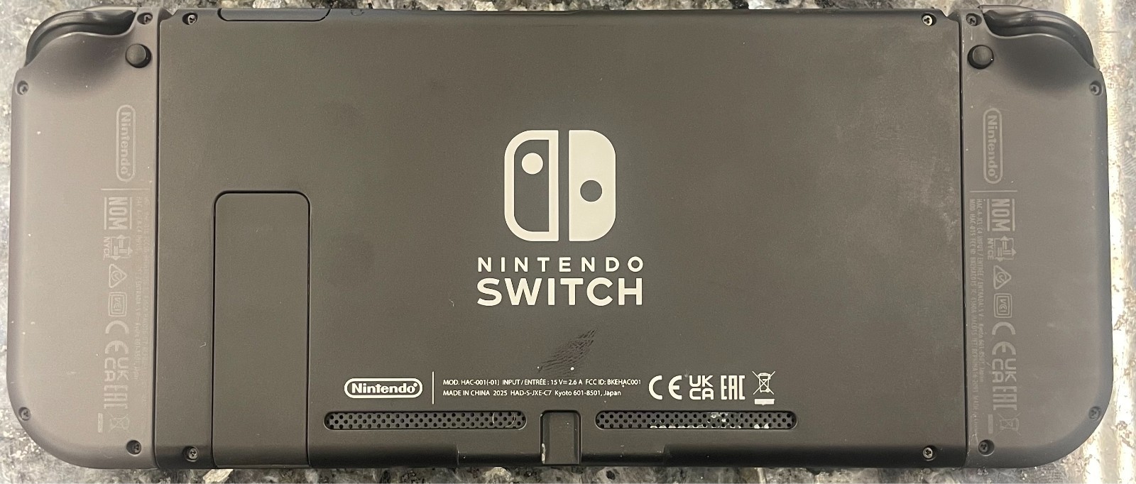 Nintendo Switch w/Gray Joycons w/ Blue & Red JoyCon Covers – Comes w/ Case !!