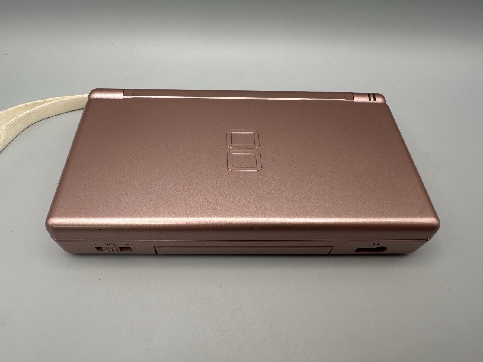 Nintendo DS Lite USG-001 Metallic Rose – original slot cover, stylus, wriststrap