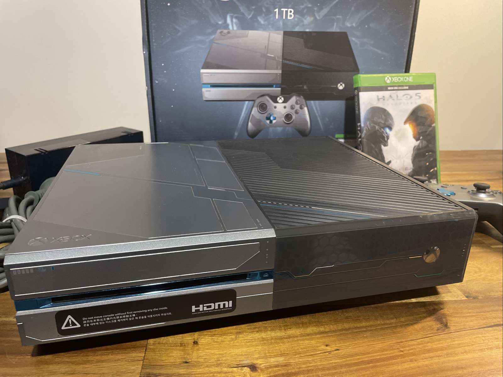 Microsoft Xbox One Halo 5: Guardians Limited Edition 1TB. Complete w/ Game