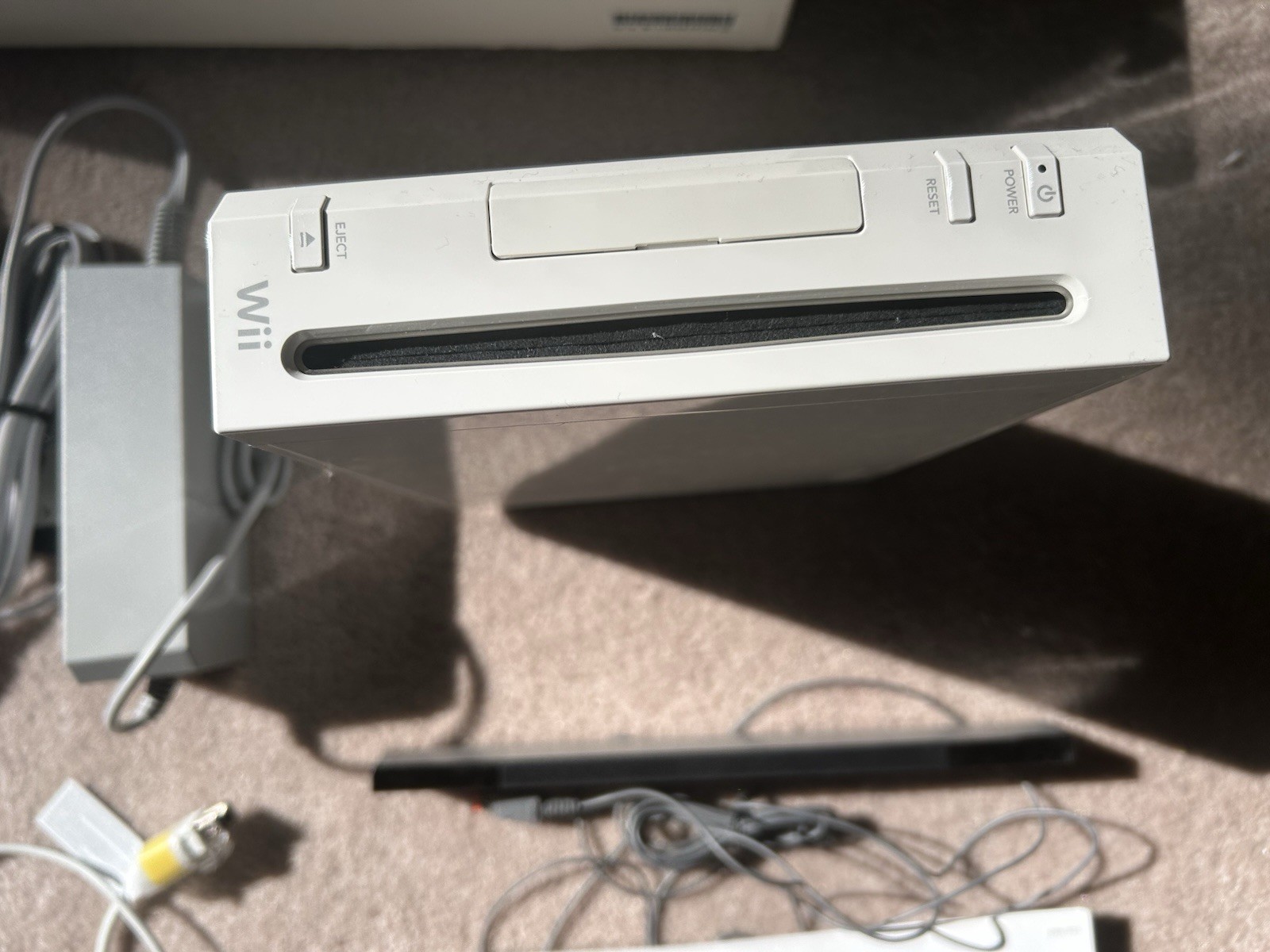 Nintendo Wii Console Bundle White CIB Wii Sports OEM Cables Sensor Bar