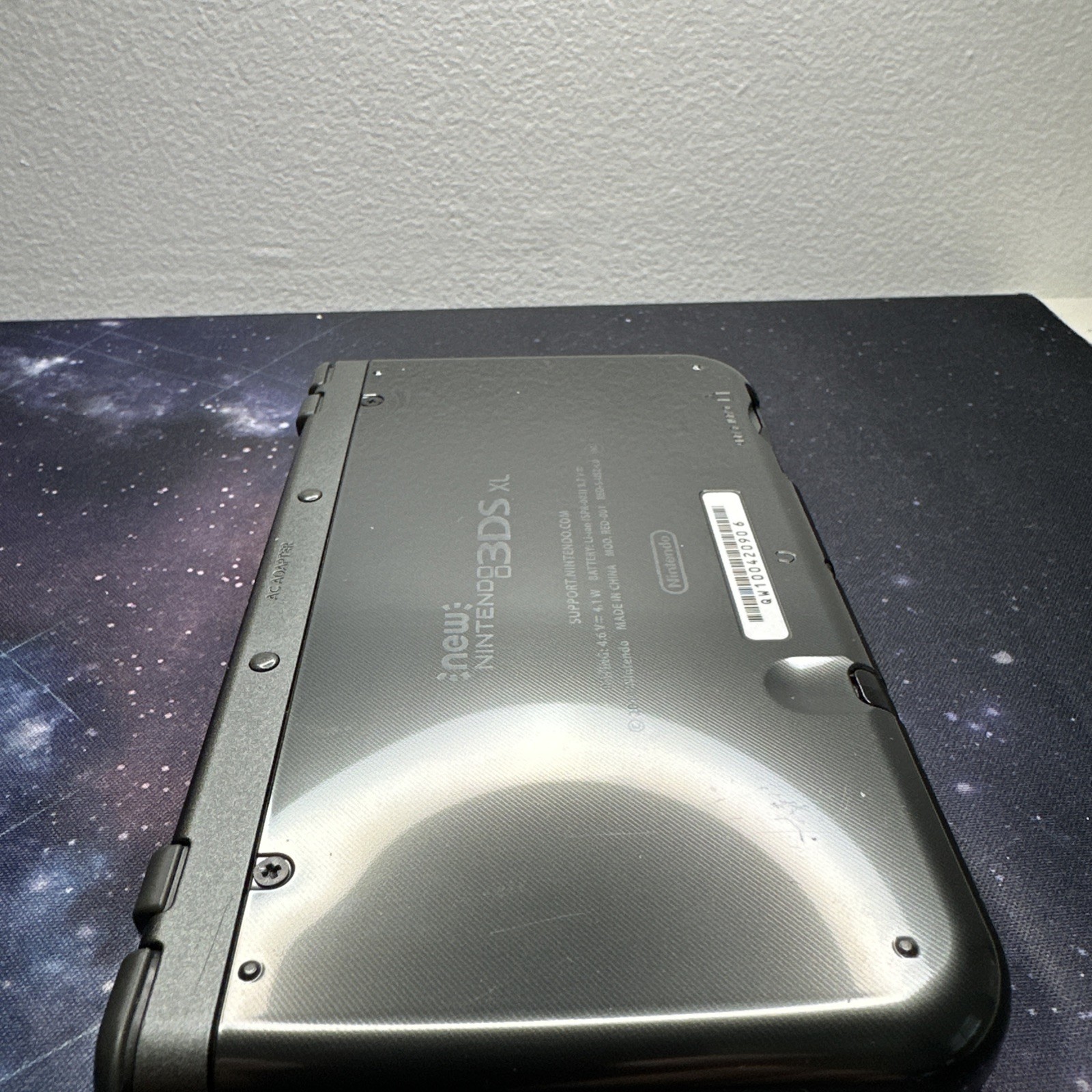 Nintendo New 3DS XL – Metallic Black – Excellent Condition – 512gb SD included