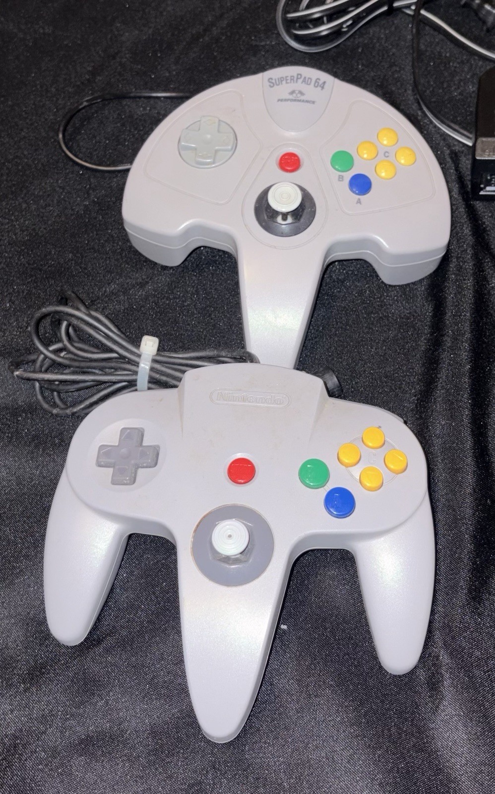 Nintendo 64 Gray Home Console Bundle w/ 2 Controllers, AV Cable & Power Supply