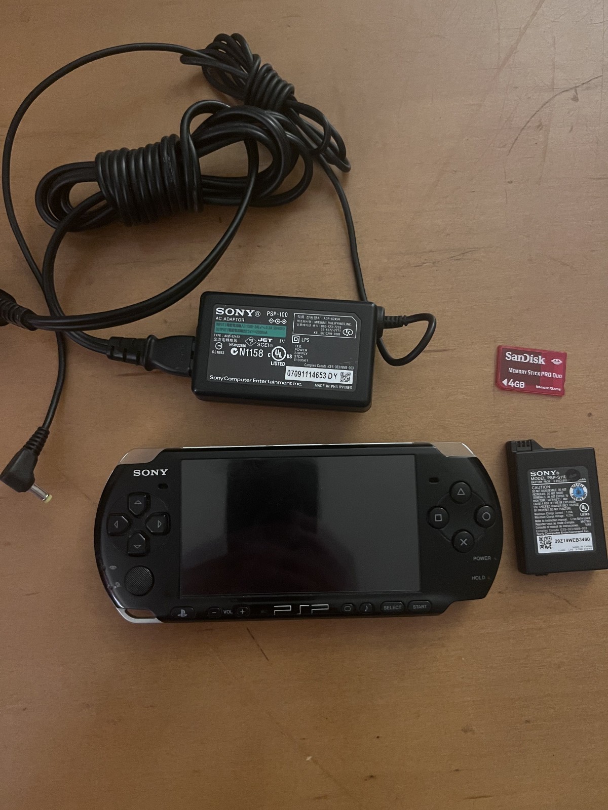 PSP-3001 PlayStation Portable NO UMD, OEM Charger,OEM Battery, 4GB READ DES