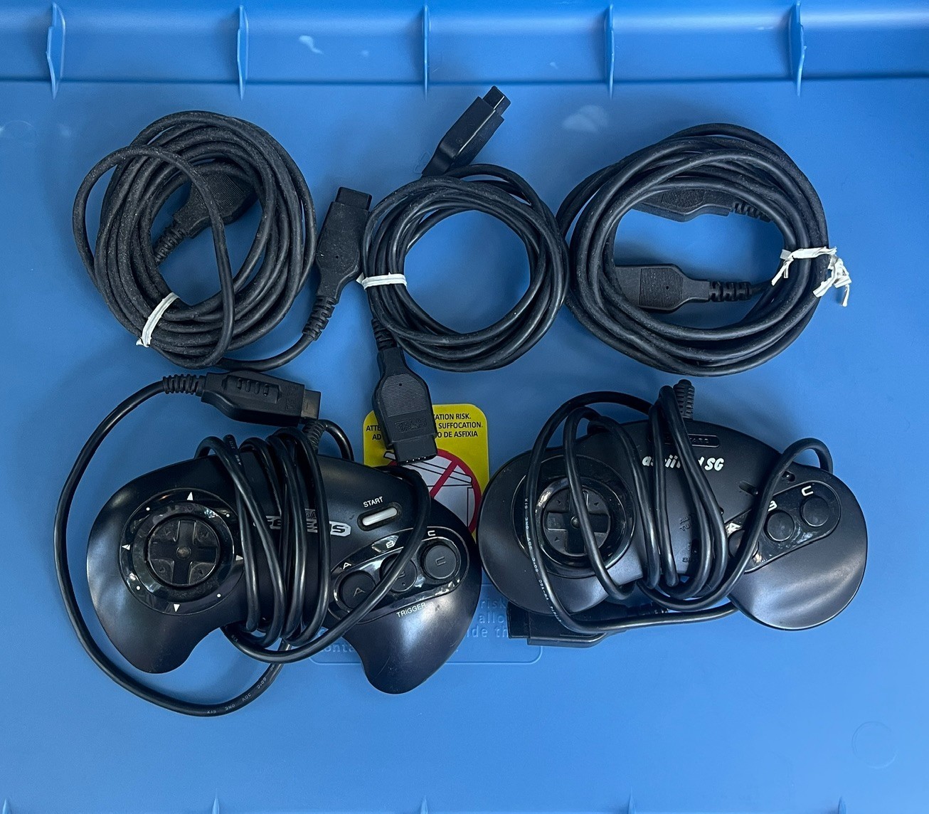 SEGA Genesis II 16MB Home Console – Black with all cables and 2 controllers