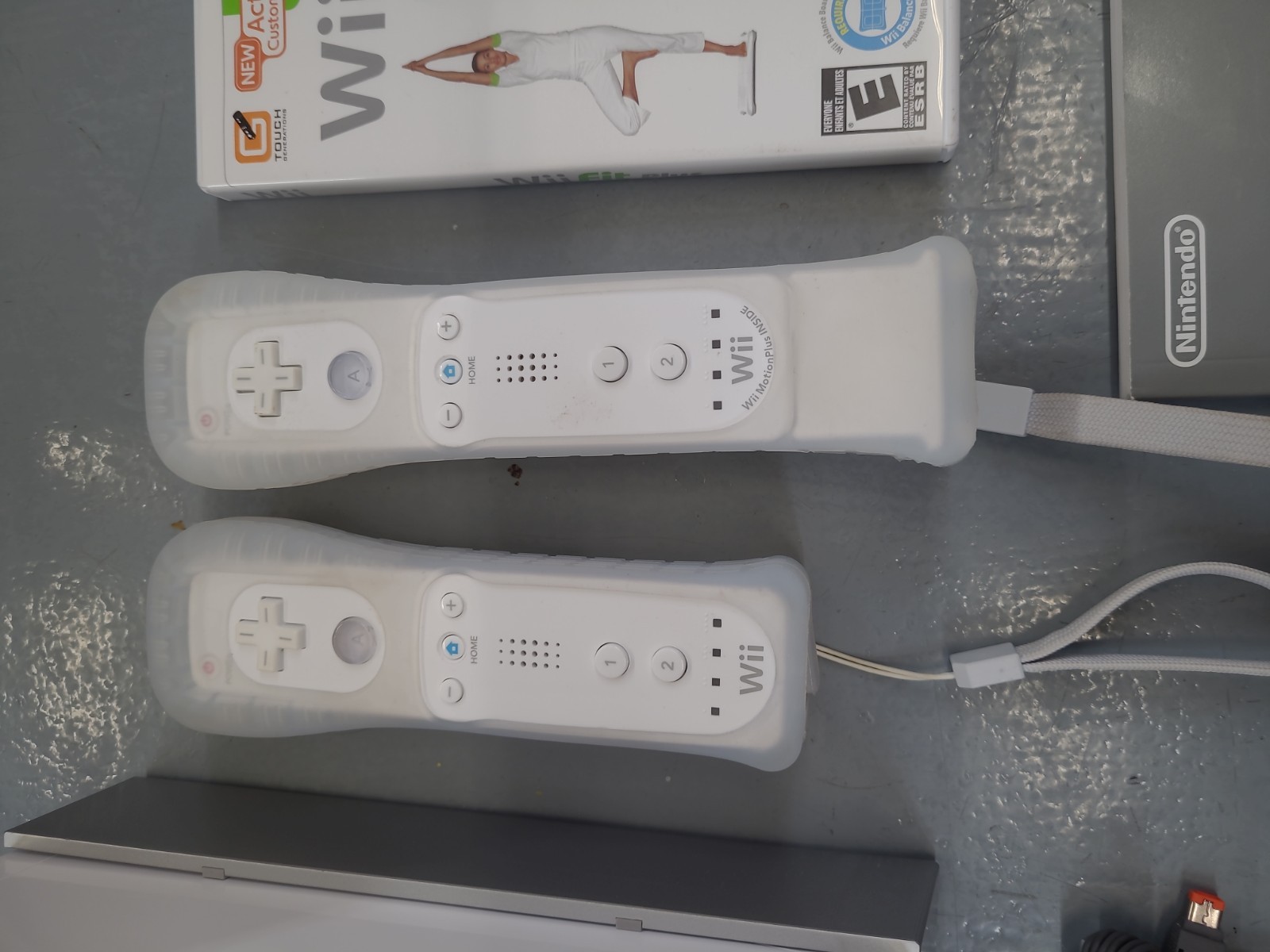 Nintendo Wii RVL-001 512 MB Home Console Bundle Tested Working