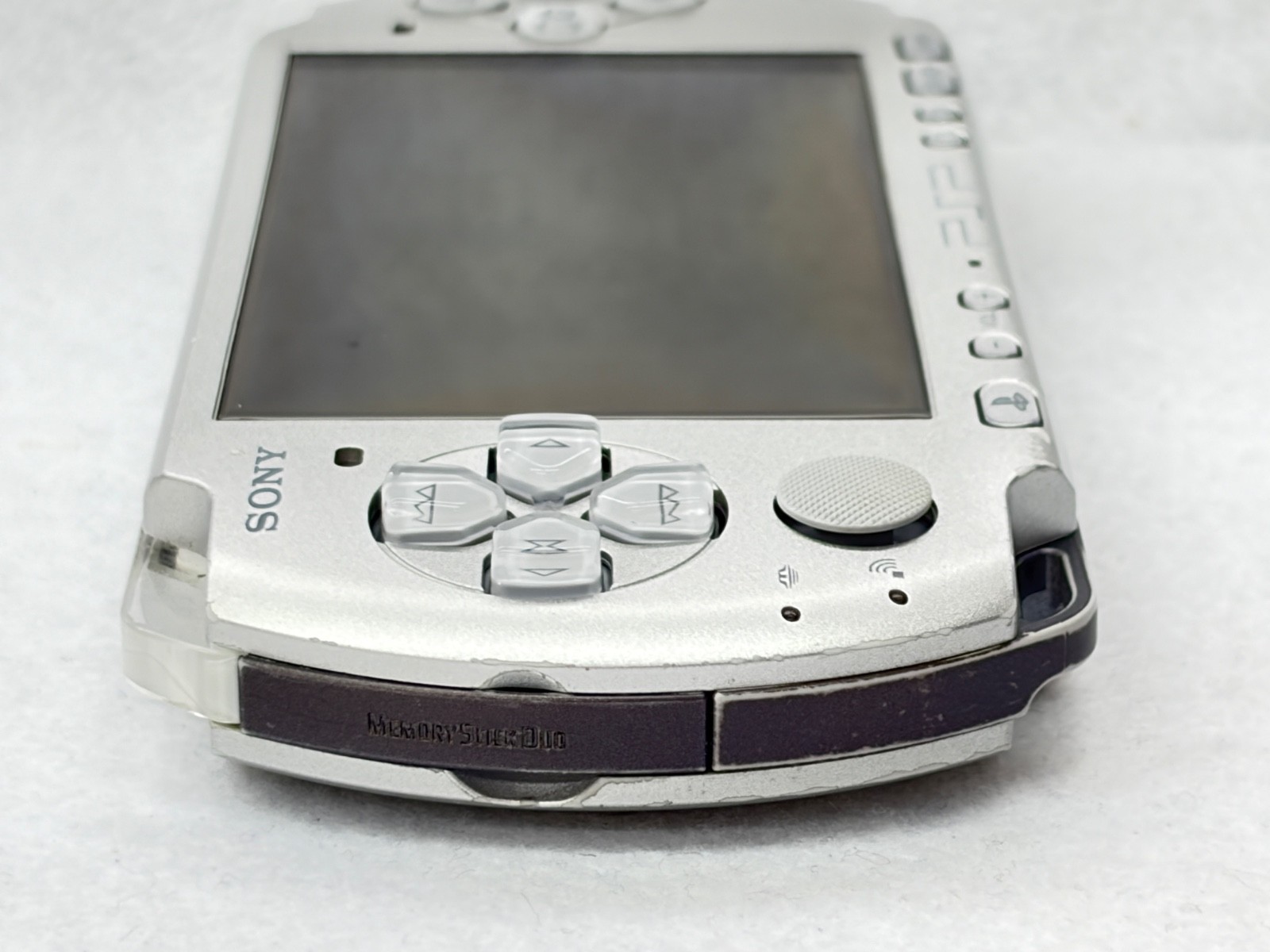 TESTED SONY PSP 3000 SILVER Console + Charger + battery + 3 game Region free 2GB