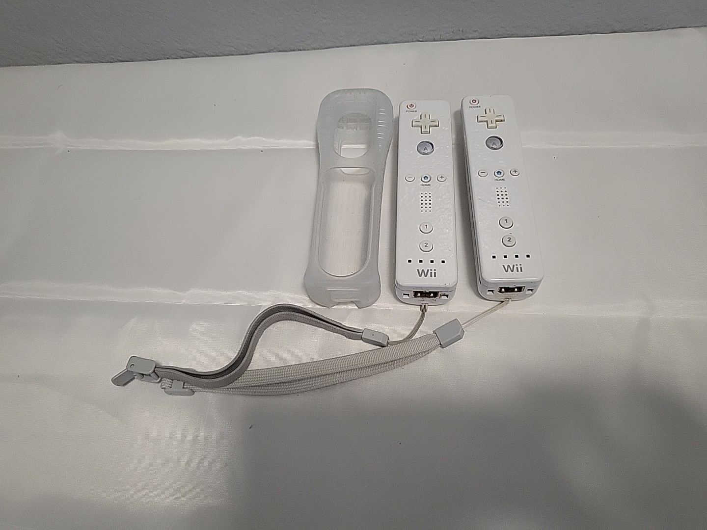 Nintendo Wii Video Game Console RVL-001 Bundle With 5 Games And Accessories