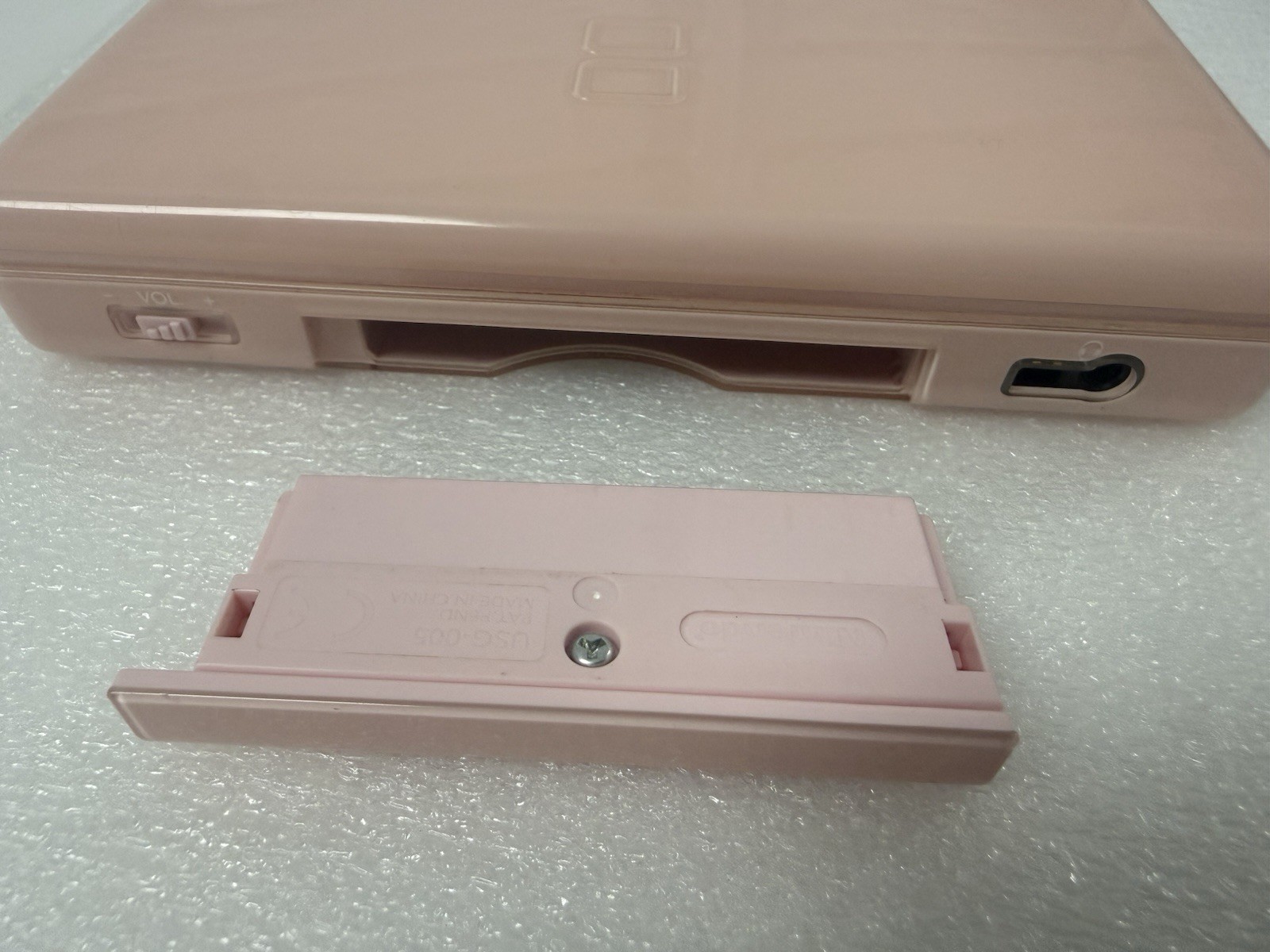 Nintendo DS Lite Console USG-001 w/charger – Coral Pink – GBA GOOD CLEAN TESTED