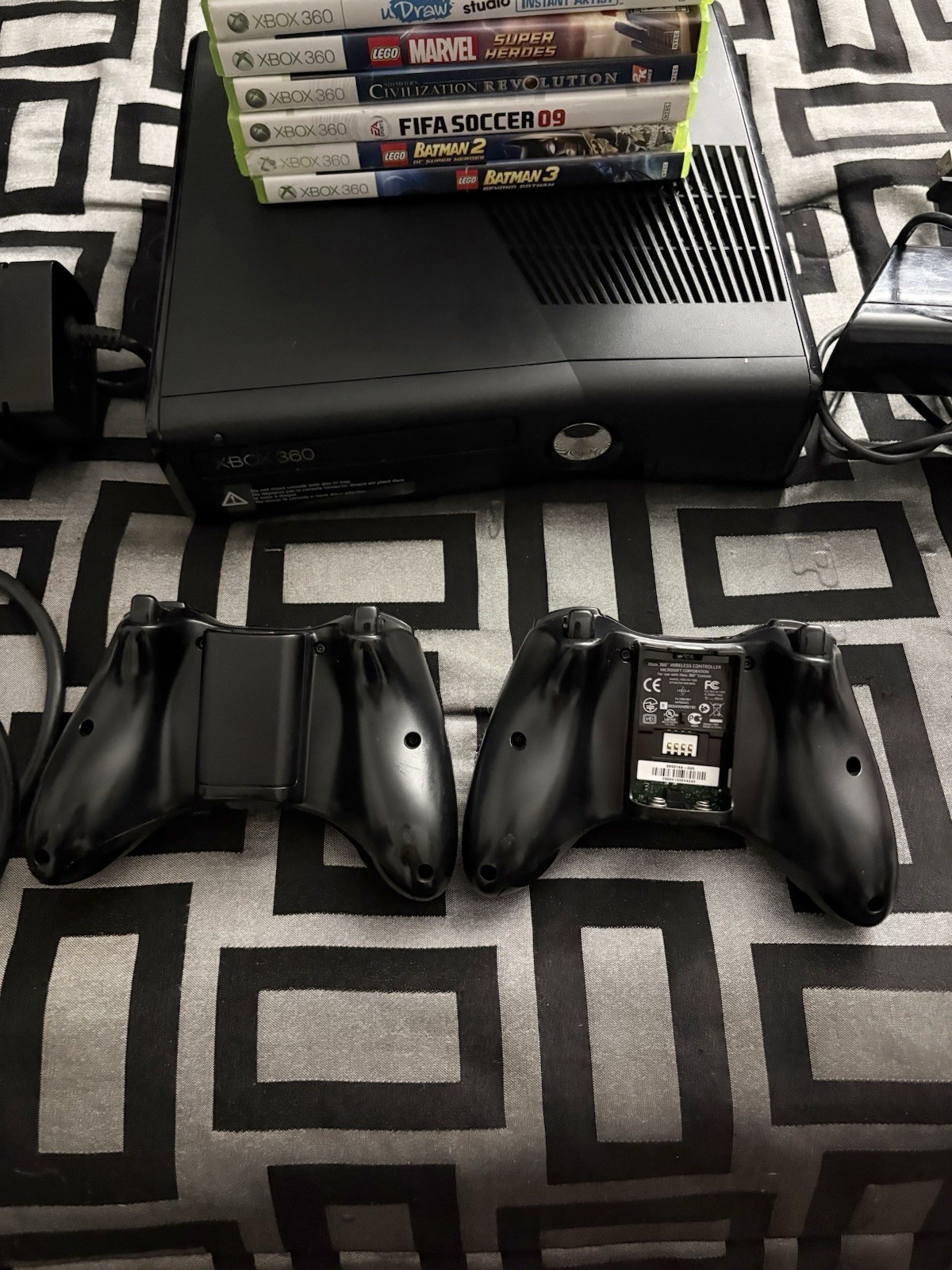 Microsoft Xbox 360 S 250GB Black Bundle w/ Kinect, 2 Controllers, Games