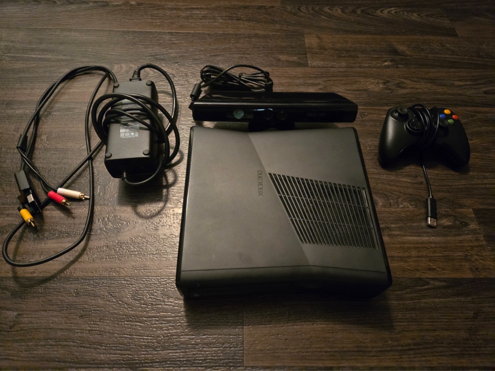 Microsoft Xbox 360 S Gaming Console w/ Kinect, 1 Controller, All Cables (TESTED)