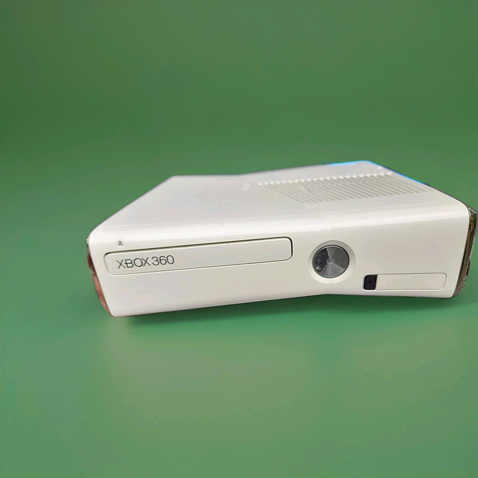 Xbox 360 S Slim Special Edition WHITE Model: 1439 320GB Console W/ Controller