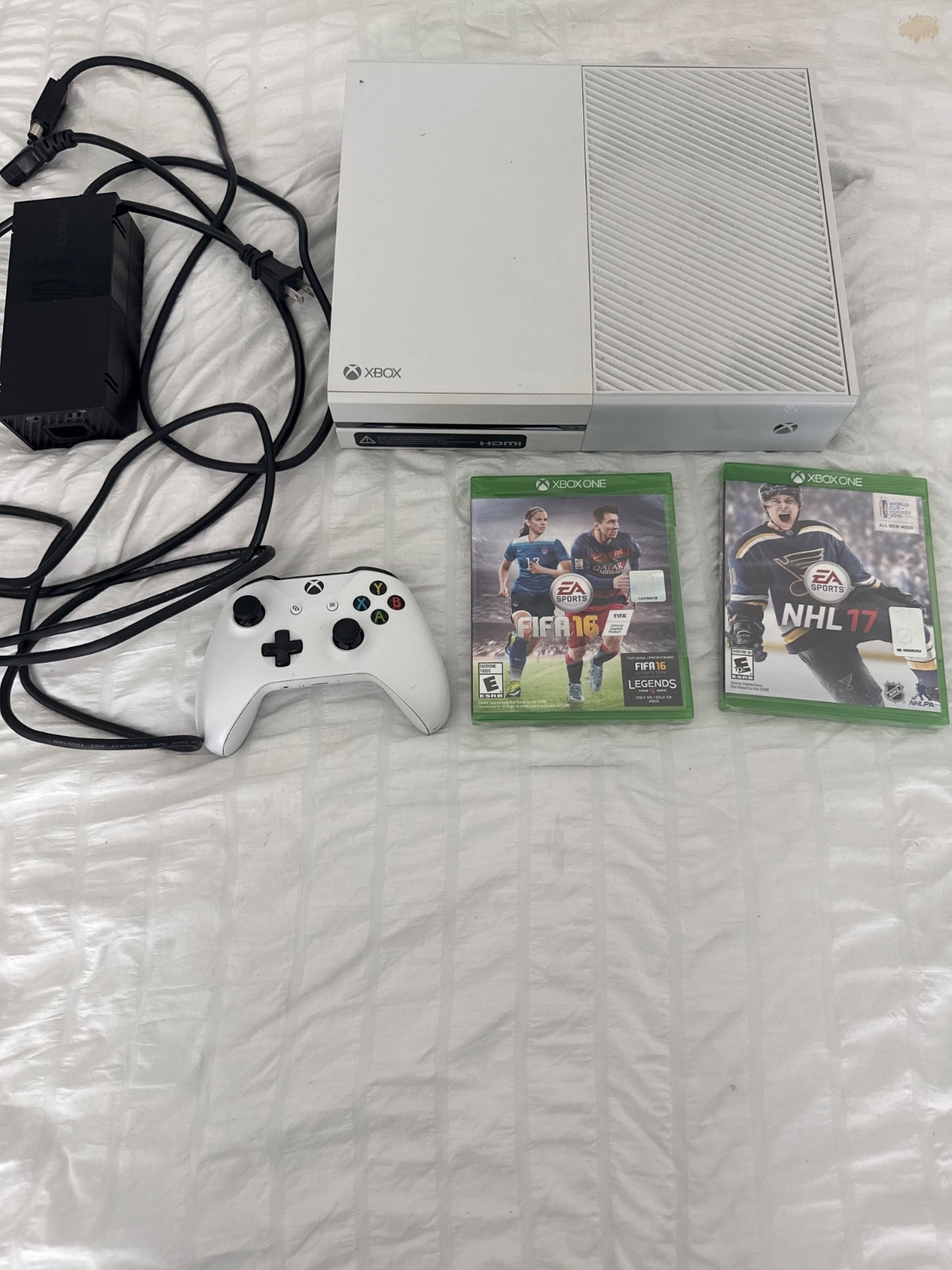 🔥 Xbox One S 500GB Console Bundle White Controller + FIFA 16 NHL 17 Tested & Re