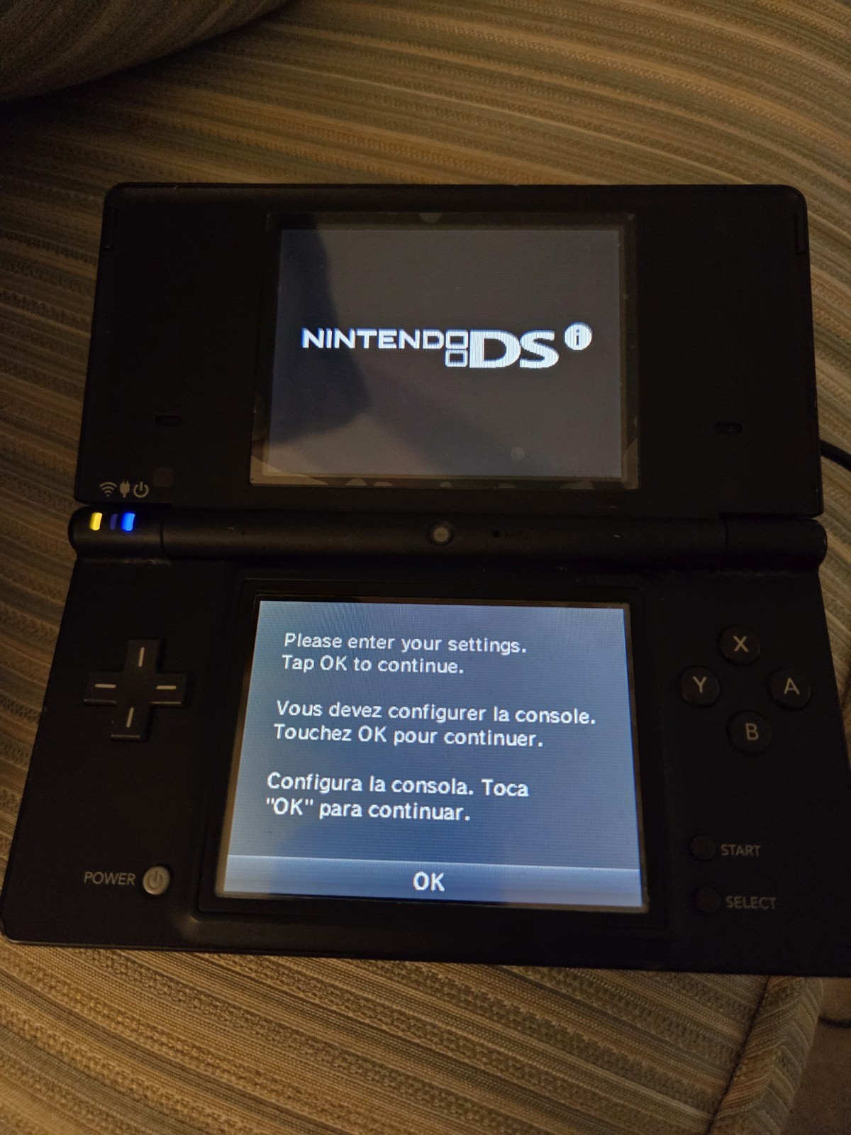 Nintendo DSi Handheld Game Console TWL-001 Black w Game &case