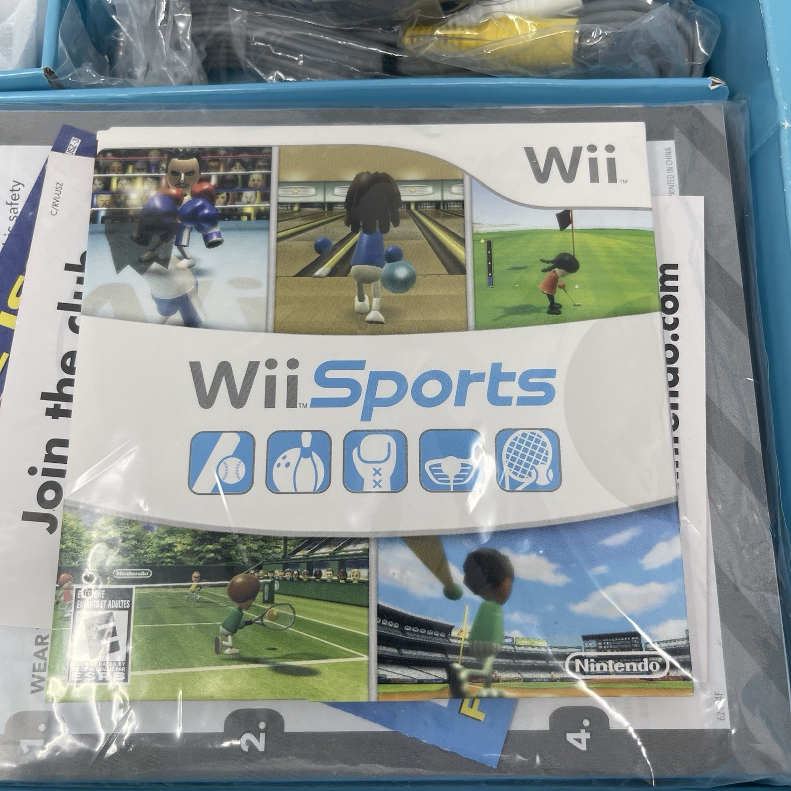 New! Unused, NOT Sealed! Nintendo Wii Console White + Wii Sports RVL-001 (USA)