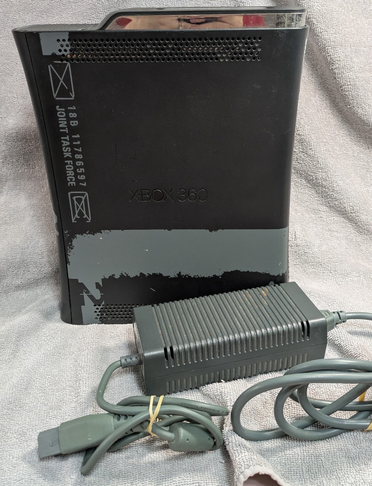 Microsoft XBOX 360 Modern Warfare 2 Console For Parts or Repair MW2 Edition READ