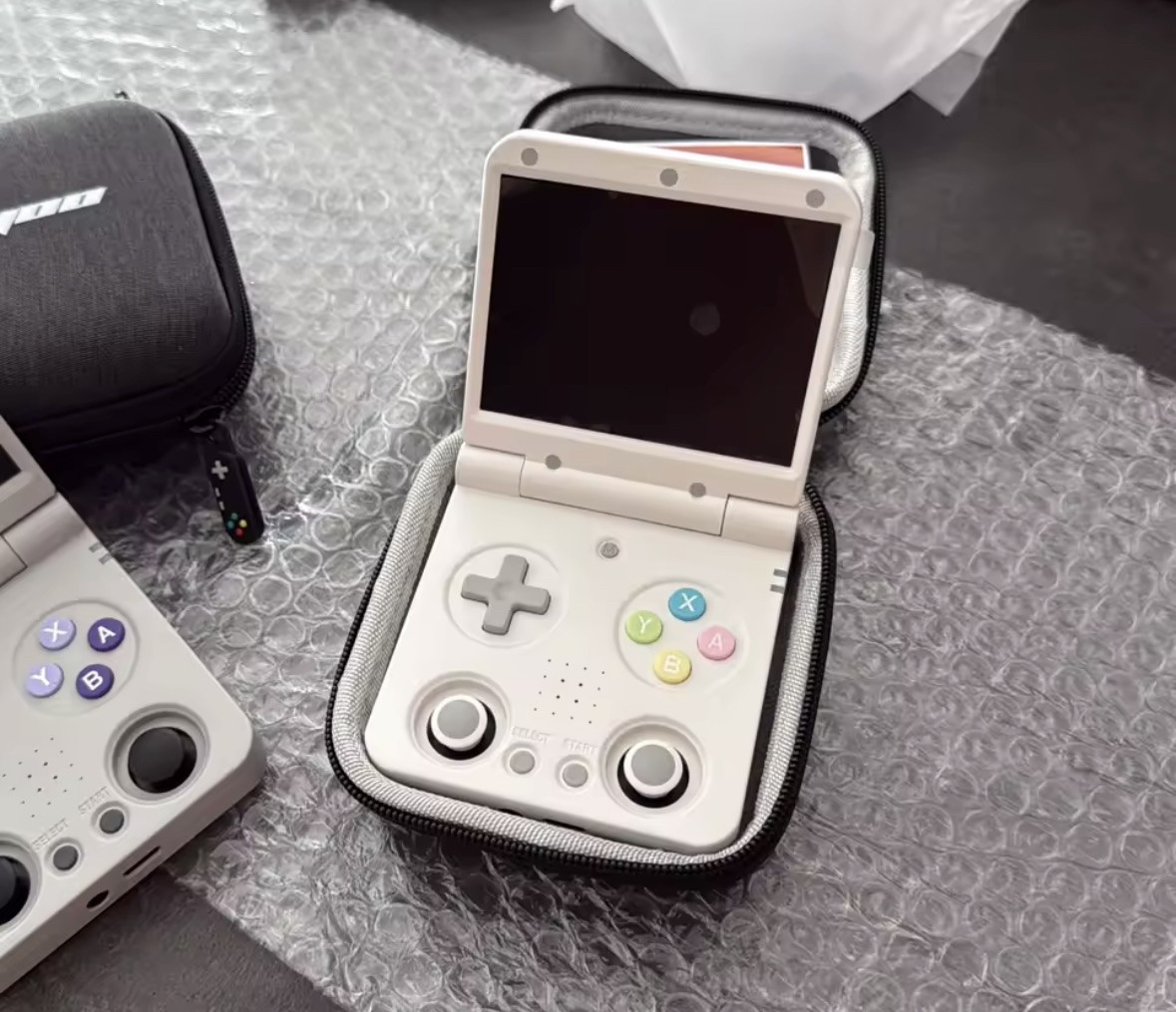Miyoo Flip V2 White 64GB Retro Handheld Console NEW Complete – Same Day Shipping