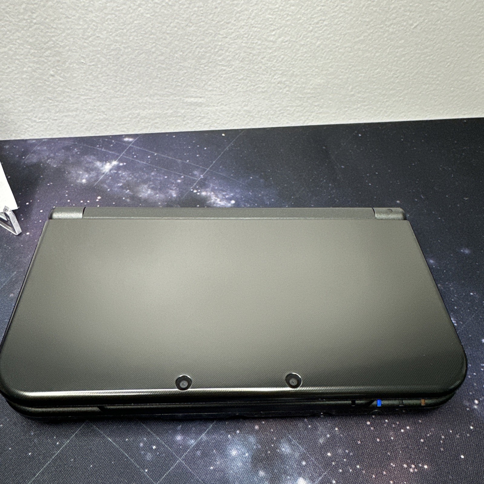 Nintendo New 3DS XL – Metallic Black – Excellent Condition – 512gb SD included