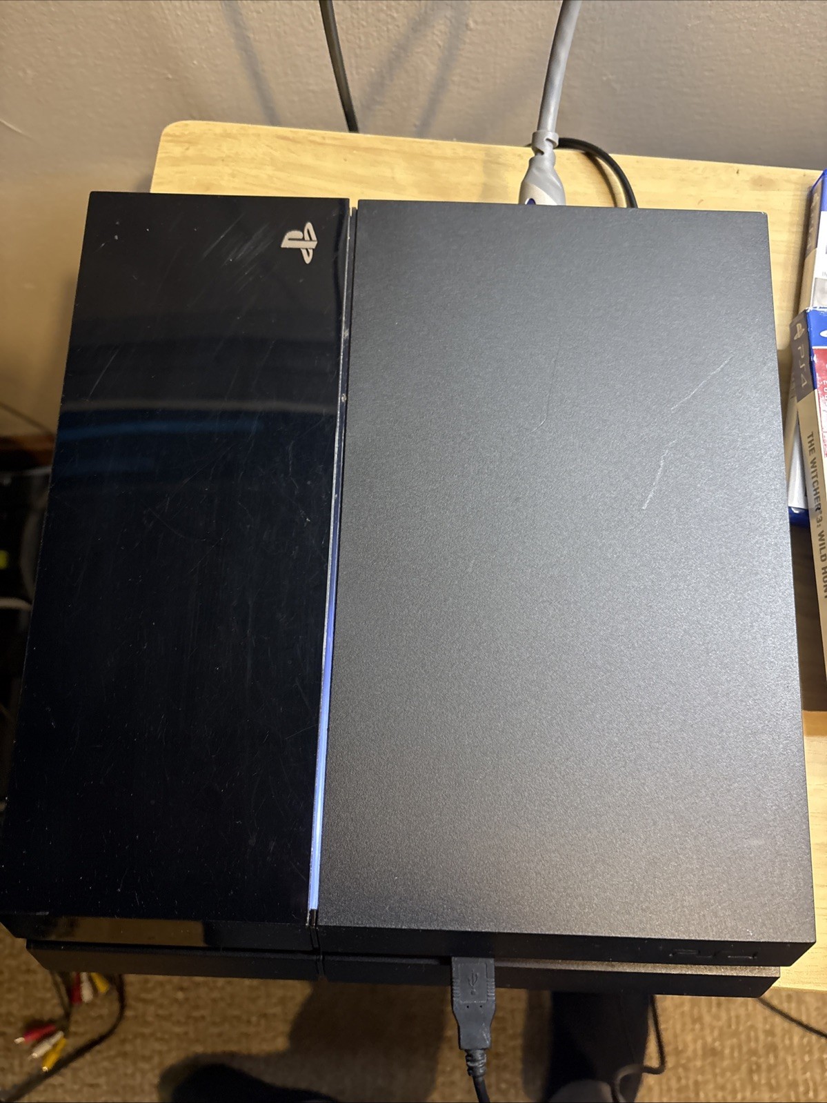 Sony Playstation 4 500GB Black Console PS4 W/ 2 Controllers,Cords, 2 Games